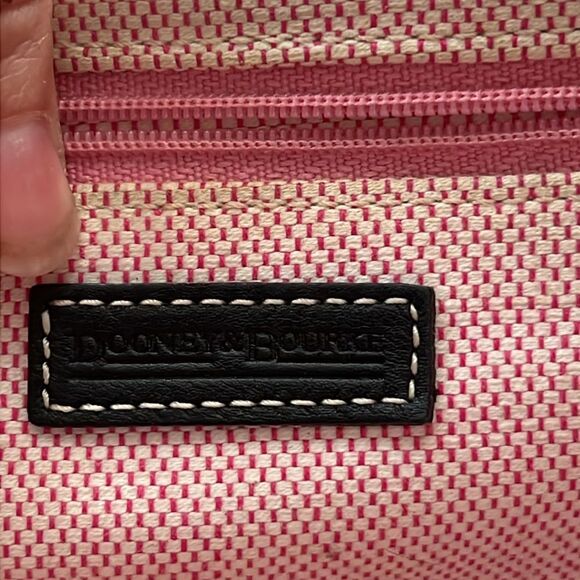 Black and white Dooney and bourke. - Picture 9 of 10